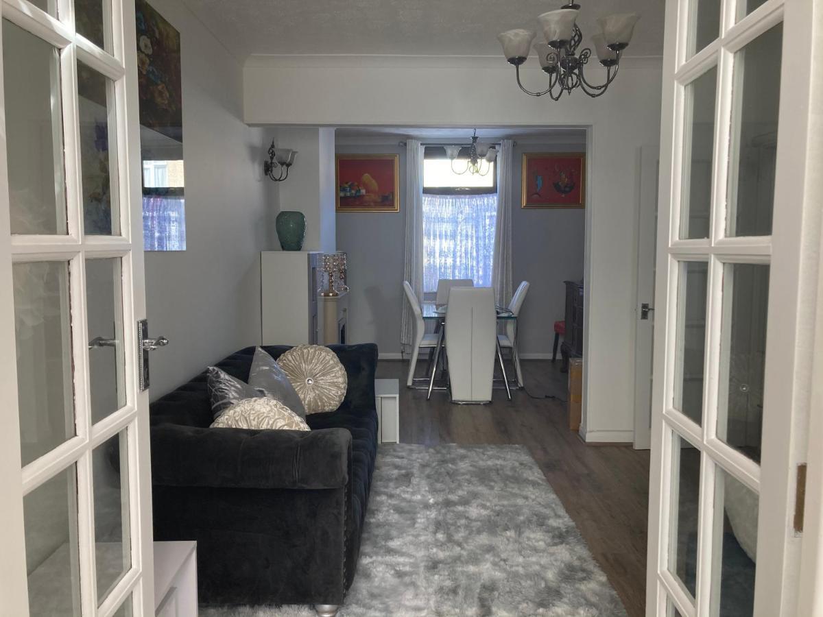 Homestay Lapthorn Close *